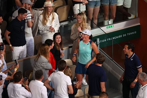 Iga Swiatek meeting Robert Lewandowski at the 2022 French Open - Day Fourteen.