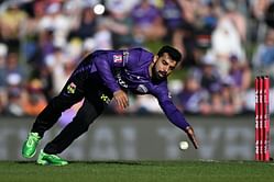 Shadab Khan gives fitting reply to a fan who criticized him for playing foreign leagues and missing Pakistan team's matches