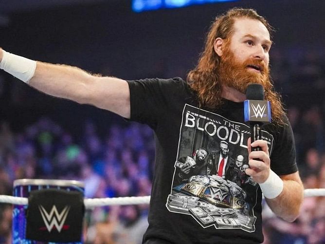 WWE SmackDown में Roman Reigns के दुश्मन से हार मिलने के बाद The Bloodline के फेमस सदस्य की पहली प्रतिक्रिया सामने आई