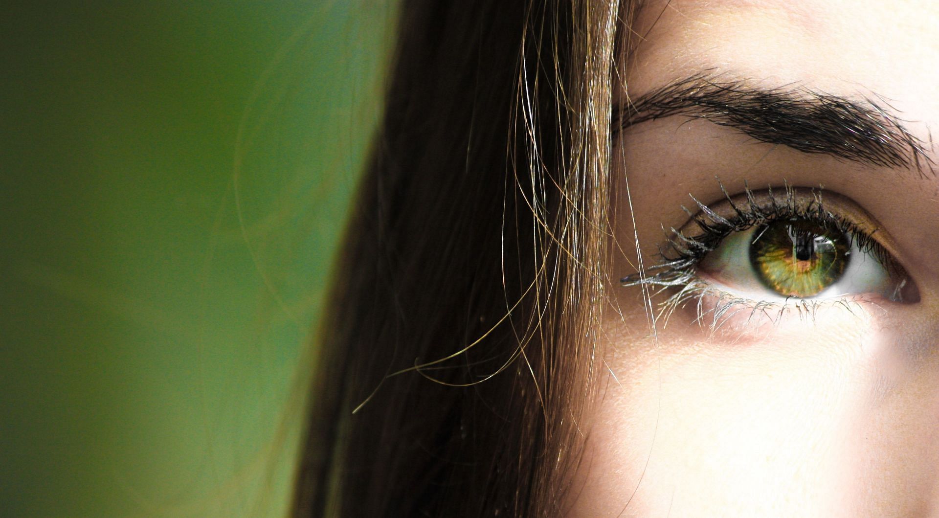 Keep your eyes as healthy as possible and guard against vision loss in later life. (Image via Pexels/ Jan Krnc)