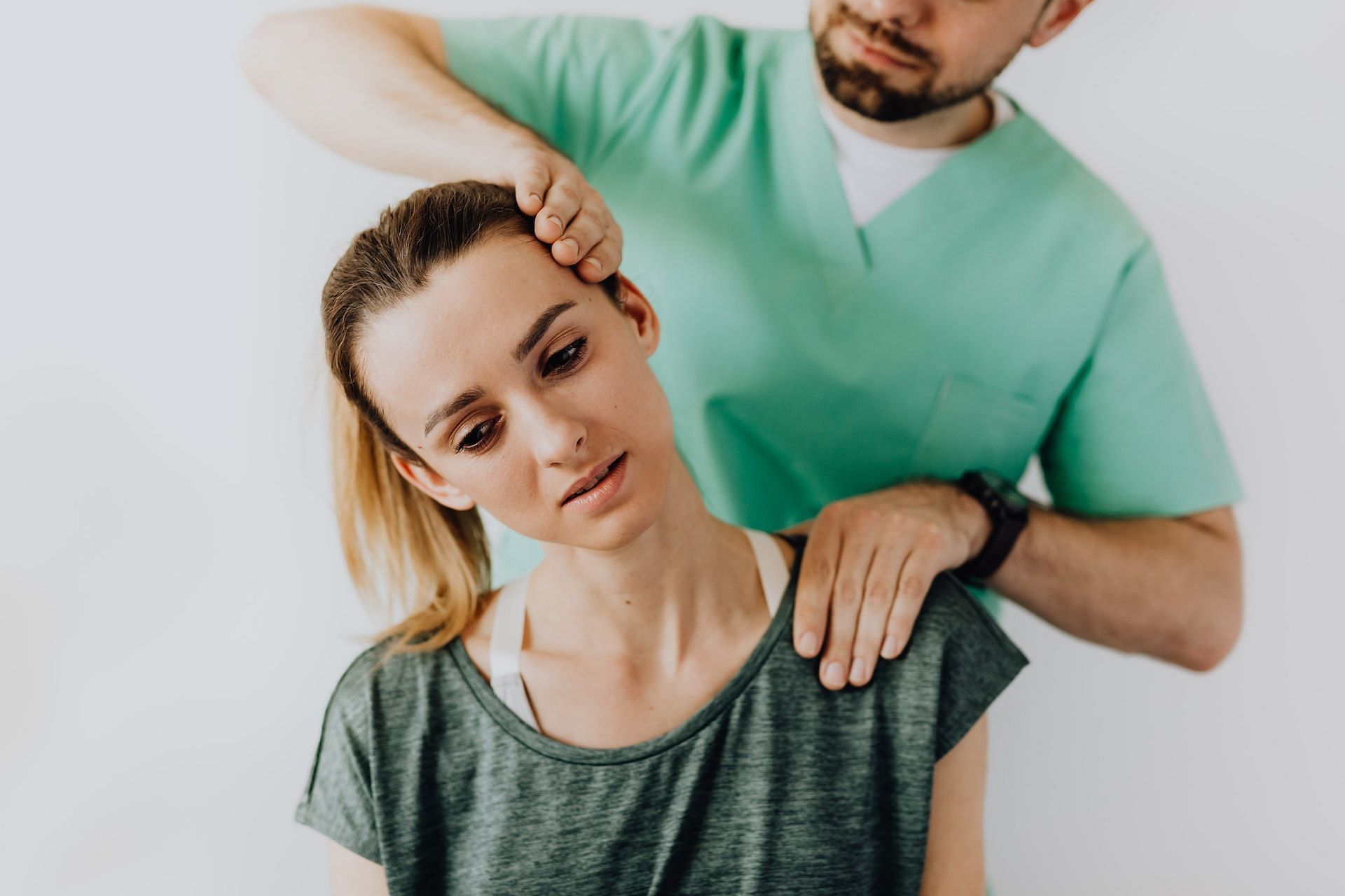 Physical therapies are beneficial for the treatment of muscle strain the neck. (Photo via Pexels/Karolina Grabowska)