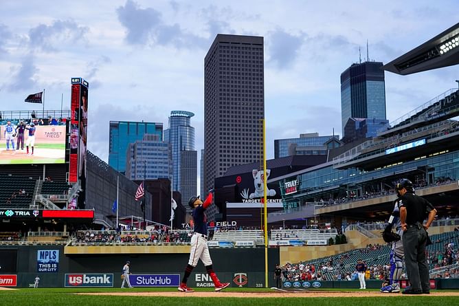 Star free agent Carlos Correa is back in serious talks with the Minnesota Twins as Mets deal remains in limbo
