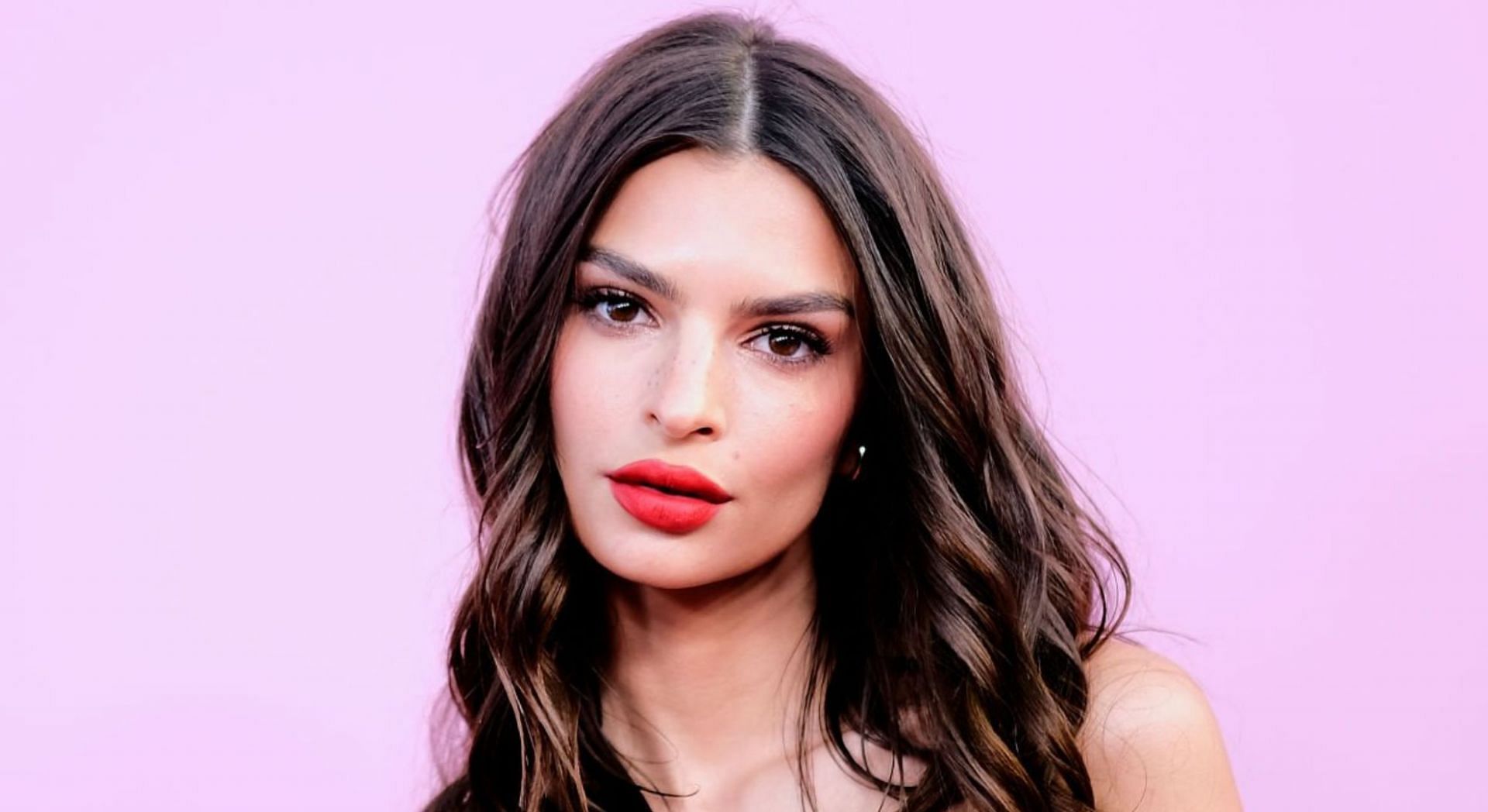 Emily Ratajkowski said she usually attracts &quot;worst men&quot; (Image via Getty Images)