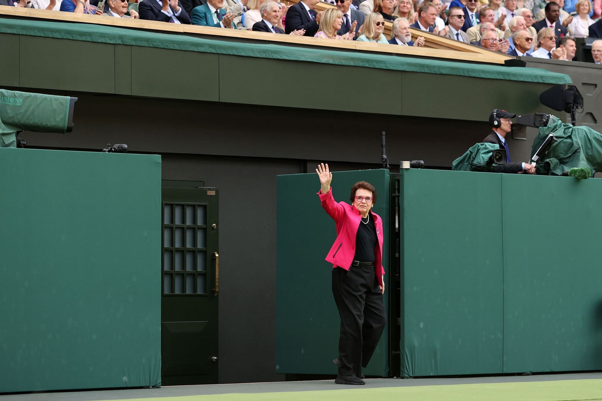 Billie Jean King acknowledges spectators at the Centre Court Centenary Celebration