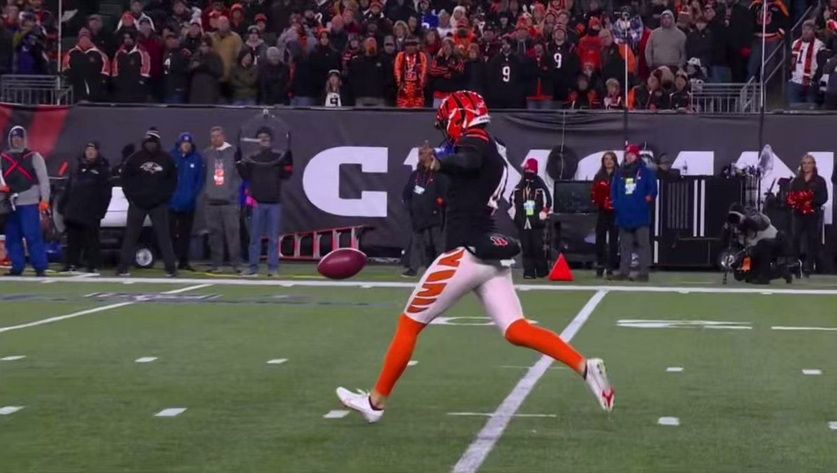 Ravens' failed QB sneak turns into ugly record-breaking fumble return for  Bengals (VIDEO)