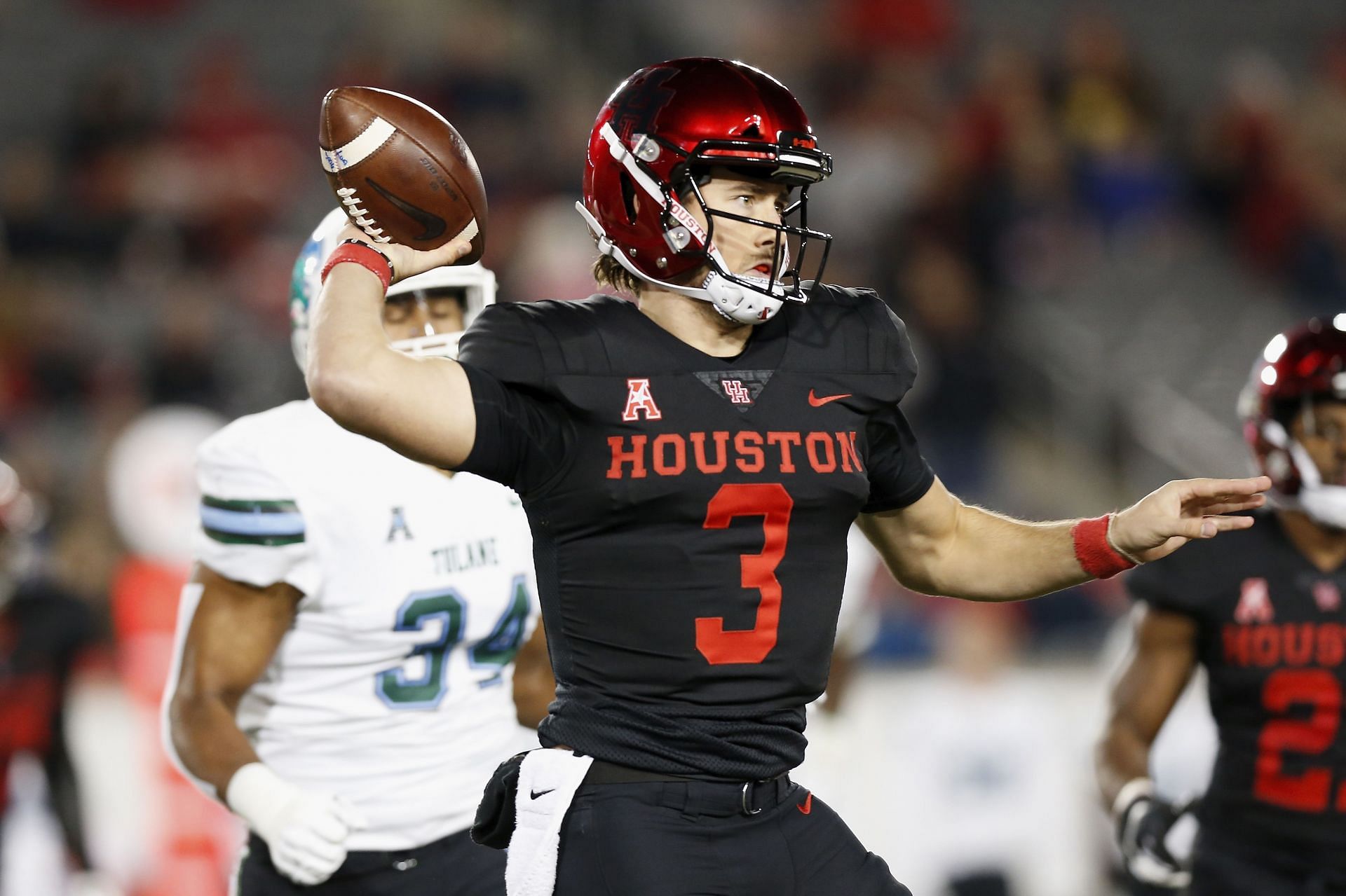 Clayton Tune of the Houston Cougars throws a pass