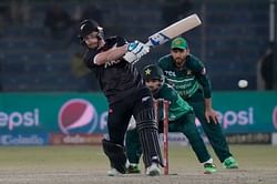 PAK vs NZ: न्यूजीलैंड के बल्लेबाज की धुआंधार पारी, पाकिस्तान की तीसरे वनडे और सीरीज में रोमांचक हार