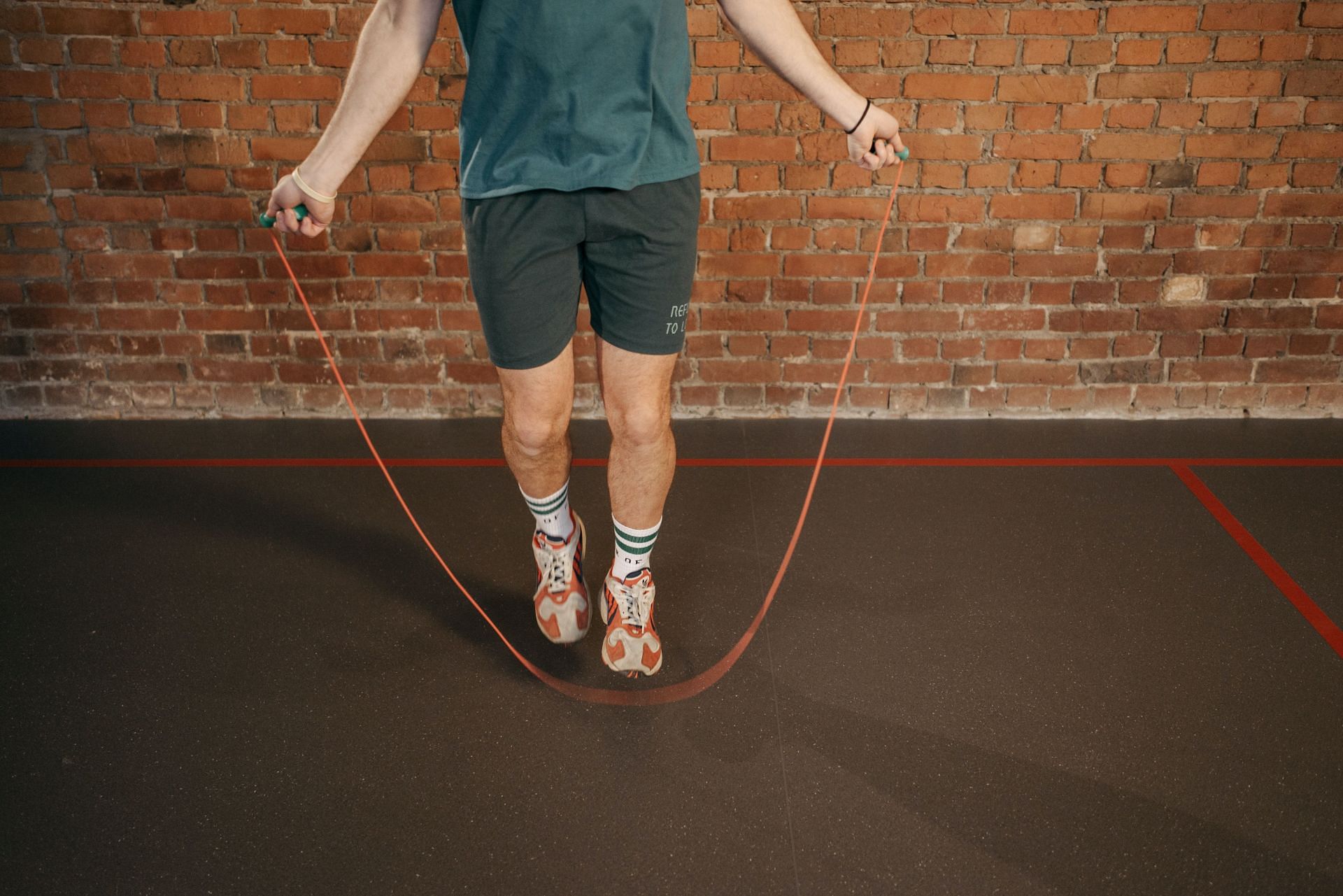 Jump rope circuits are a great way to bump up your hear rate and get in shape. (Image via Pexels/Pavel Danilyuk)