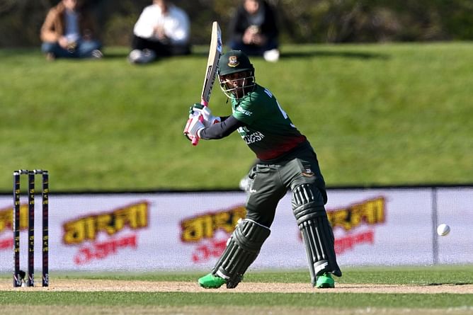 Bangladesh all-rounder Mehidy Hasan rewarded for impressive performances with all-format contract