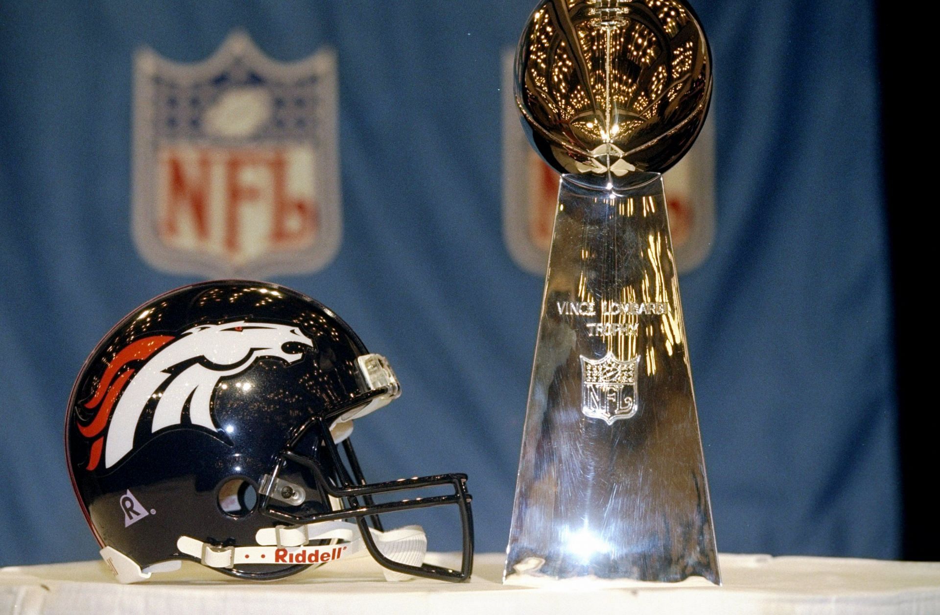 Super Bowl XXXIII - Broncos 34 Falcons 19 - MVP Broncos QB John Elway