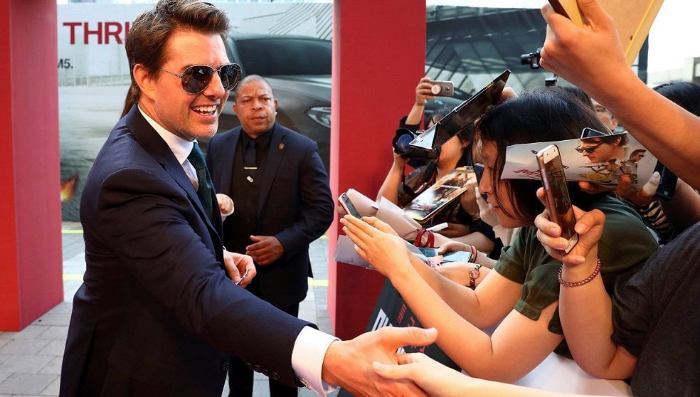 How tall is Tom Cruise?