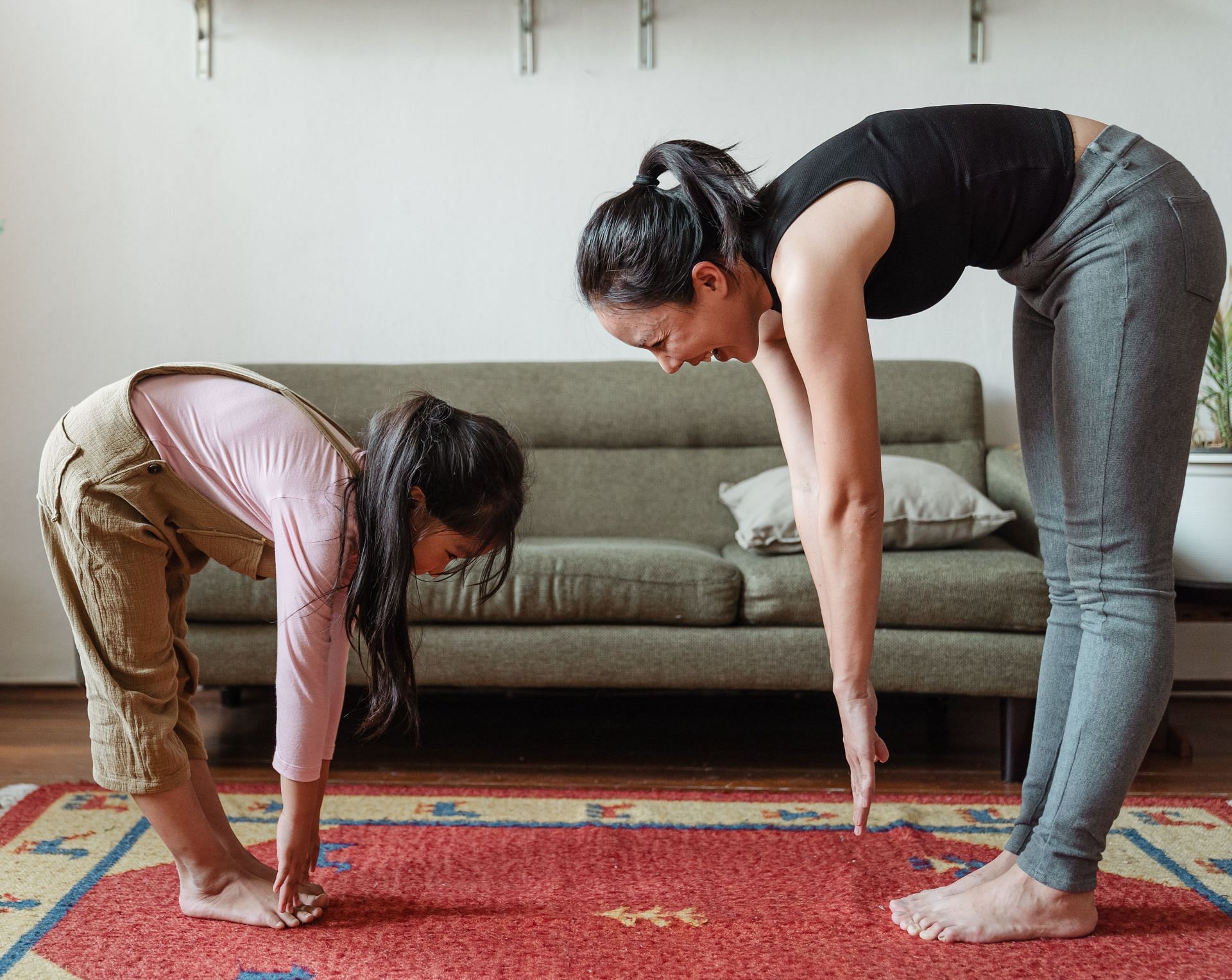 Working out at home may be easier for you to begin with that working out at a gym (Image via Pexels/Ketut Subiyanto)