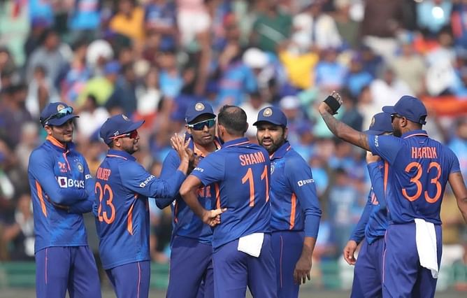 3 bowlers who could pick up the most wickets in the 3rd ODI between India and New Zealand in Indore
