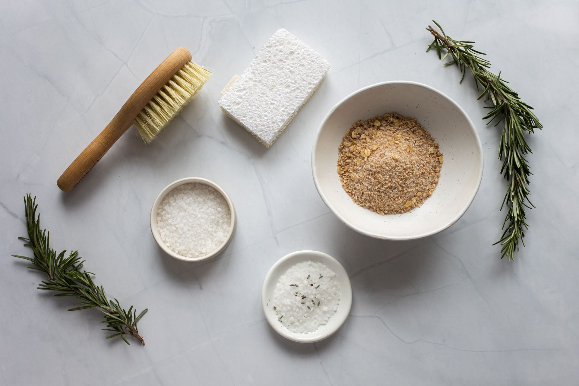 Exfoliating your face and body will help remove dead skin cells. (Image via Pexels / Monstera)