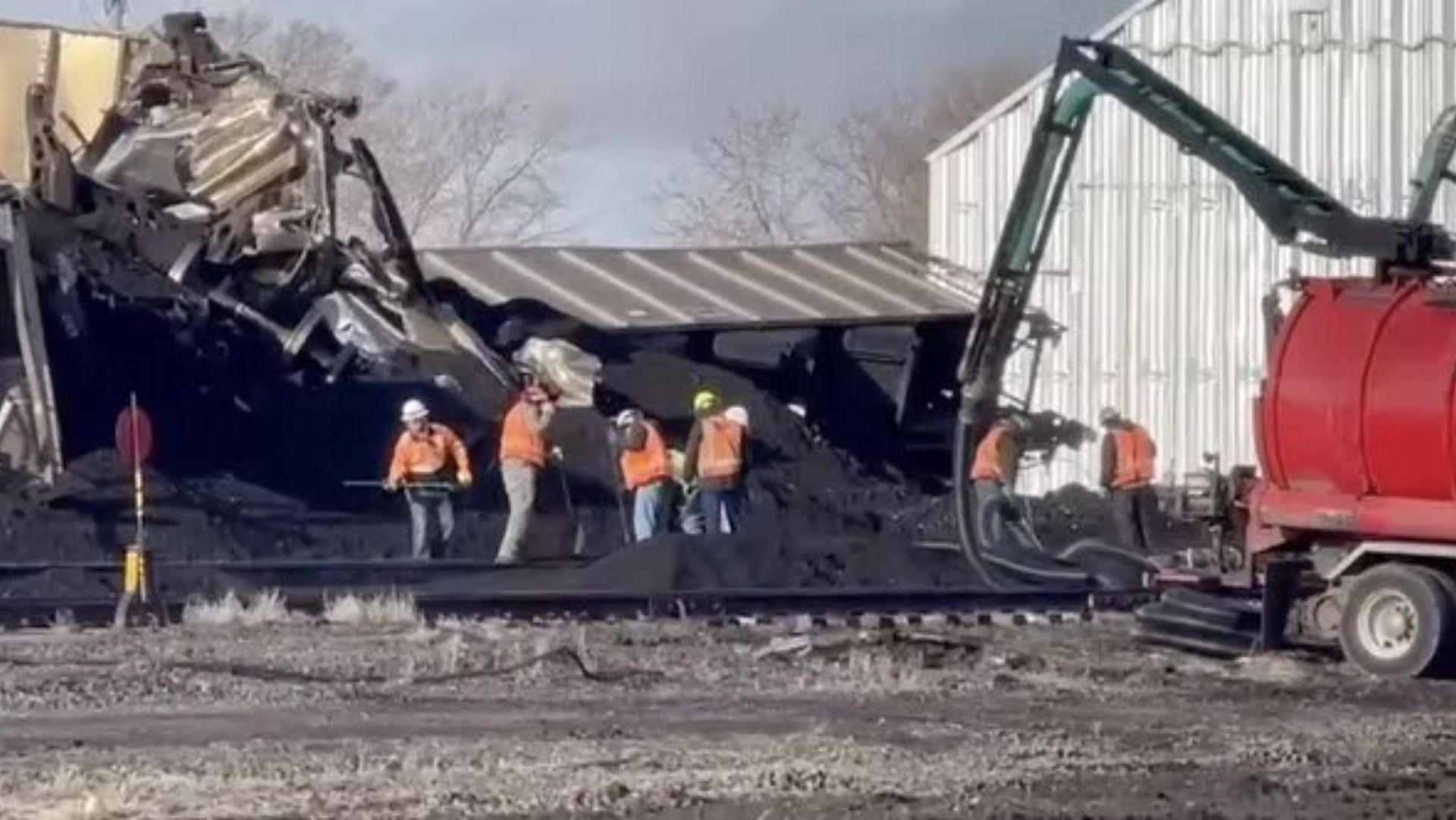 Another train derailment in Nebraska took place in the U.S. on Tuesday. (image via KNOP)
