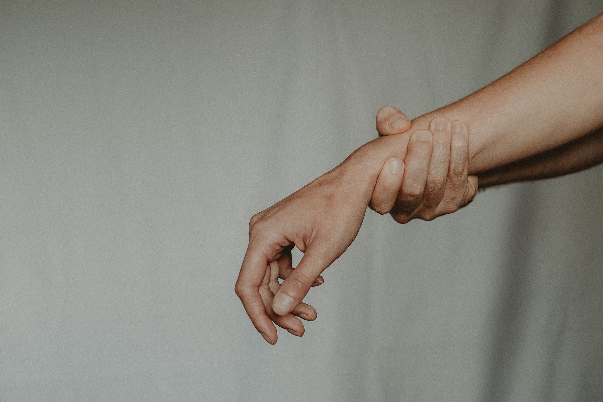 Wrist rotation can relieve carpal tunnel syndrome. (Photo via Pexels/Anete Lusina)