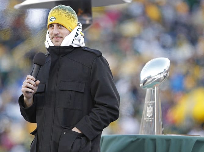 Freezing beers and Aaron Rodgers’ blessed pinkie: When Packers fans celebrated Super Bowl win in frosty weather