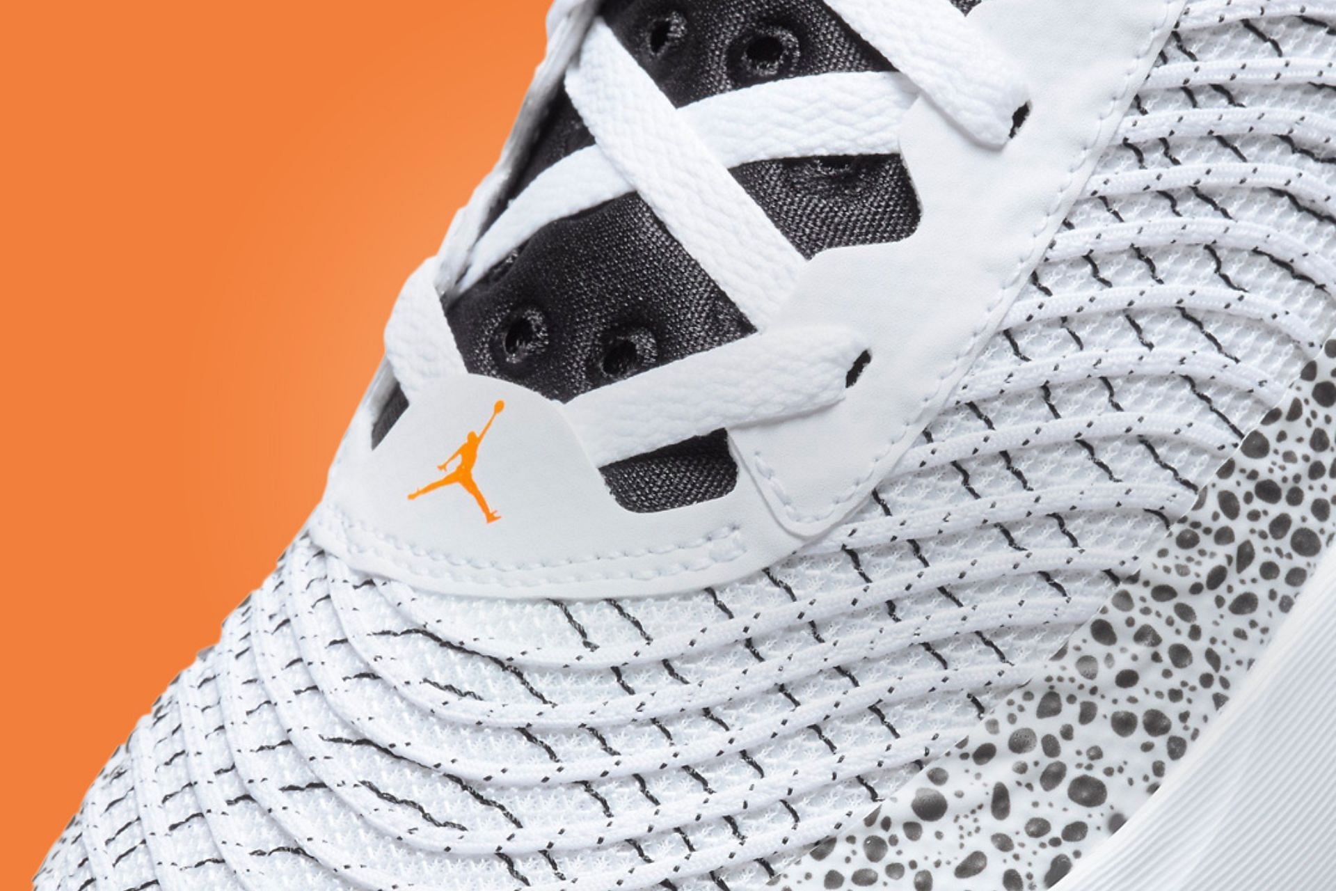 Take a closer look at the tongue and toe areas of the arriving sneakers (Image via Nike)