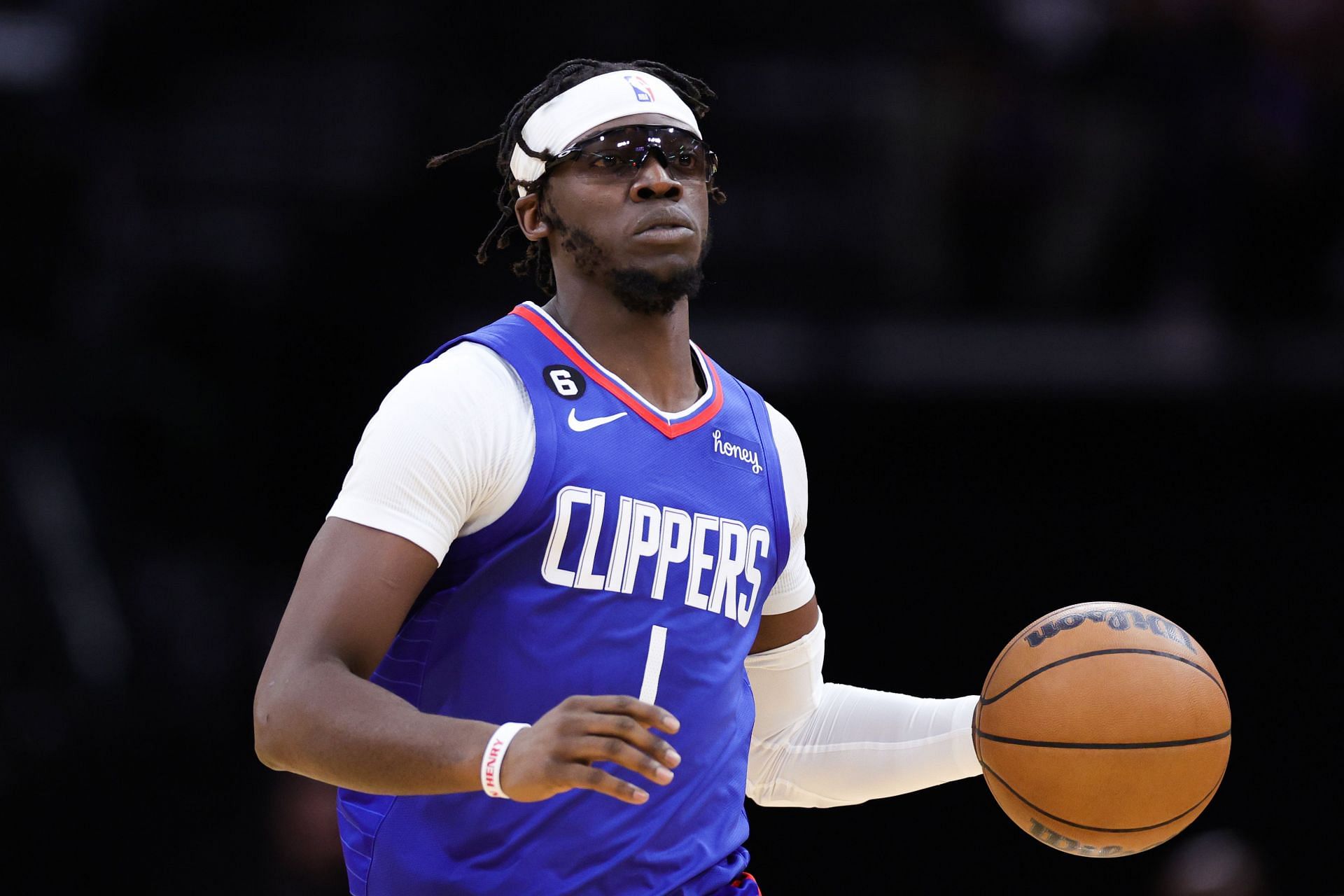 Reggie Jackson officially re-signs with Clippers