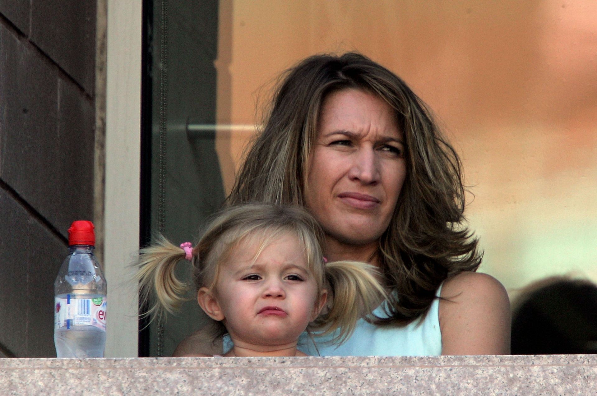 Steffi Graf with her and Andre Agassi&#039;s daughter Jaz during the 2005 US Open.