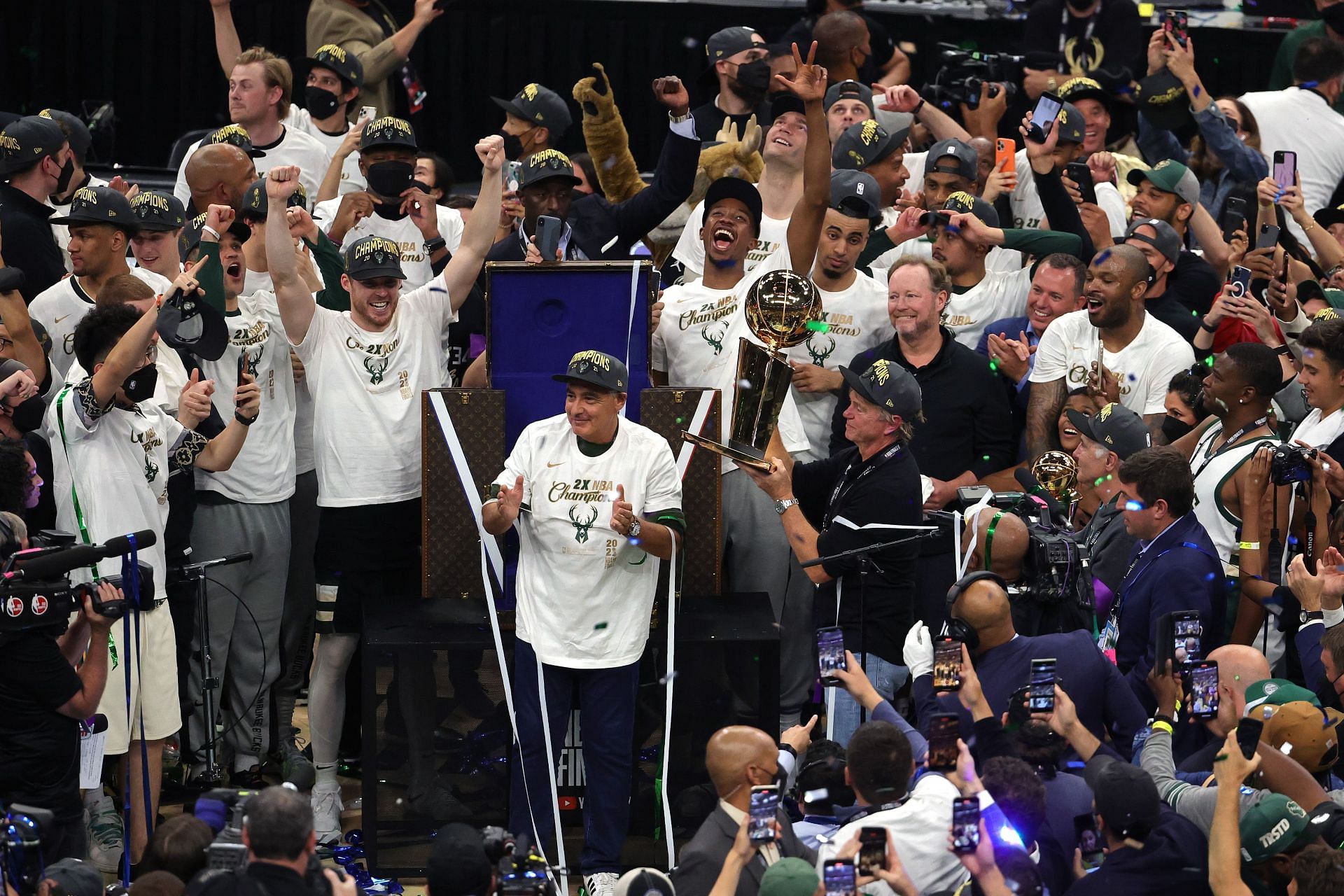 Lasry won it all with the Milwaukee Bucks in 2021 (Image via Getty Images)