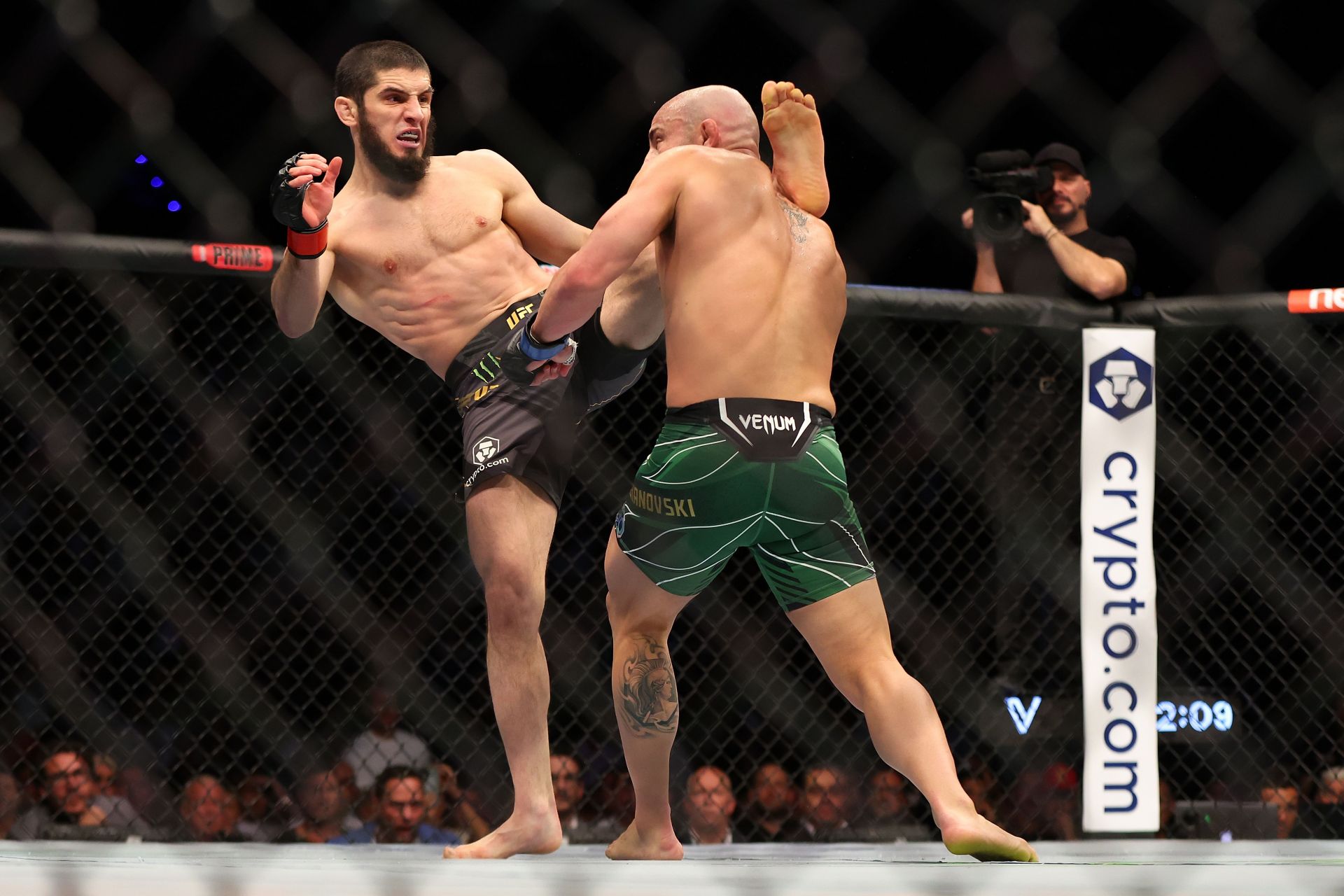 Islam Makhachev did just enough to edge out Alexander Volkanovski in an impressive showing