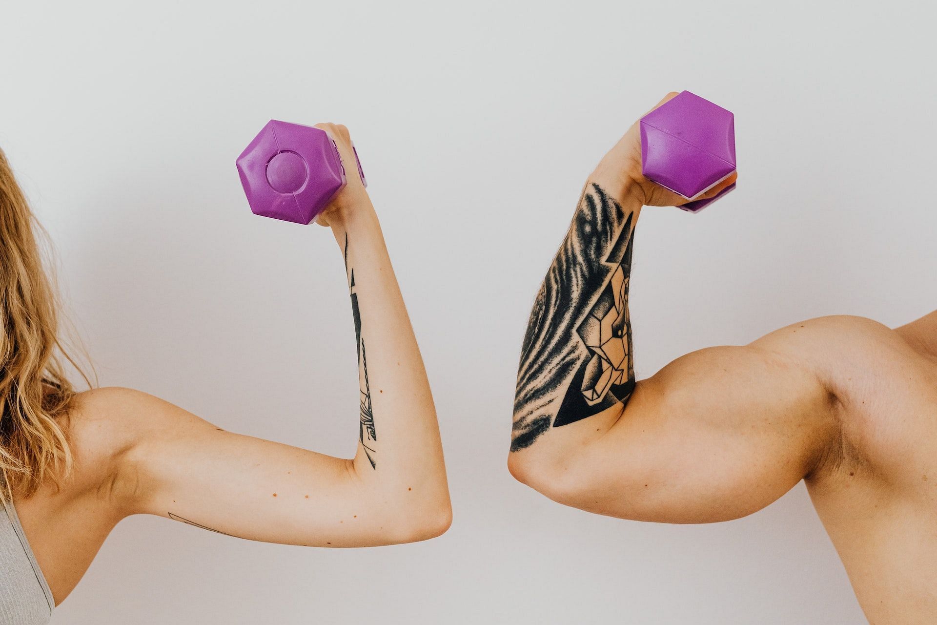 Biceps curls are a staple arm workouts with weights. (Photo via Pexels/Karolina Grabowska)