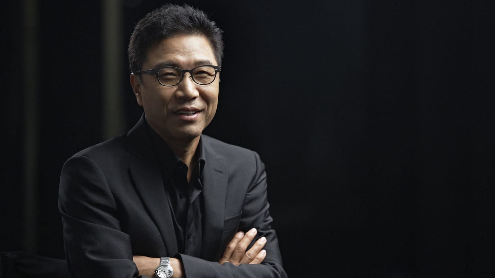 Lee Soo-man to sue SM Entertainment (Image via Twitter/@SMTOWNGLOBAL)