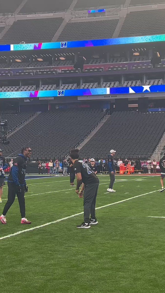 Peyton Manning's son makes sure dad stays hydrated while coaching AFC  contingent during Pro Bowl 2023 (VIDEO)