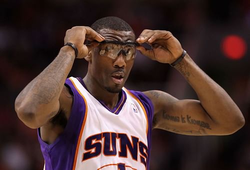 Amar'e Stoudemire playing for the Phoenix Suns