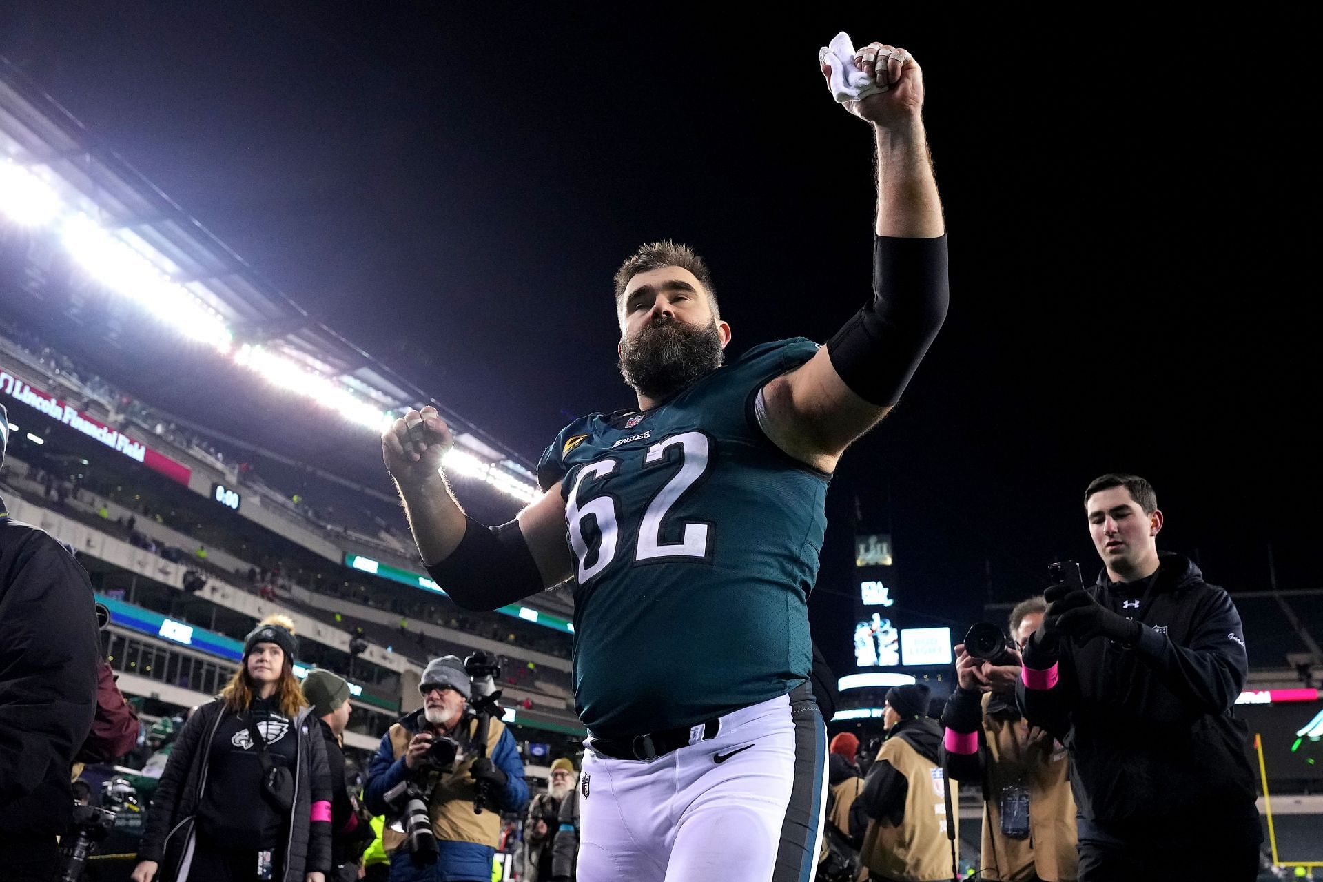 “Justice for Jason Kelce” – Eagles’ All-Pro center has NFL fans in his corner after Super Bowl snacks jibe