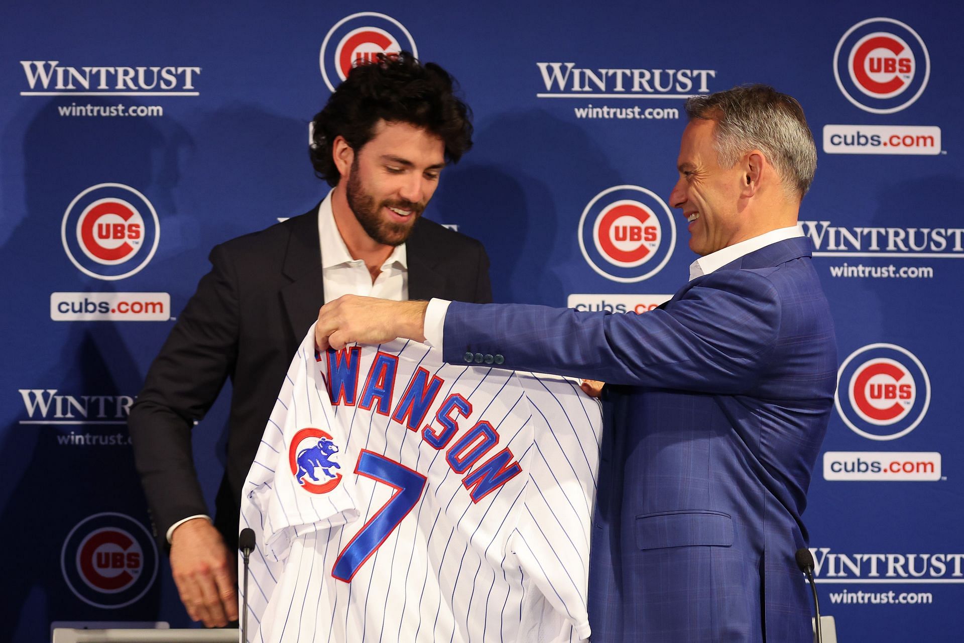 President Jed Hoyer of the Chicago Cubs presents a jersey to Dansby Swanson during his introductory news conference.