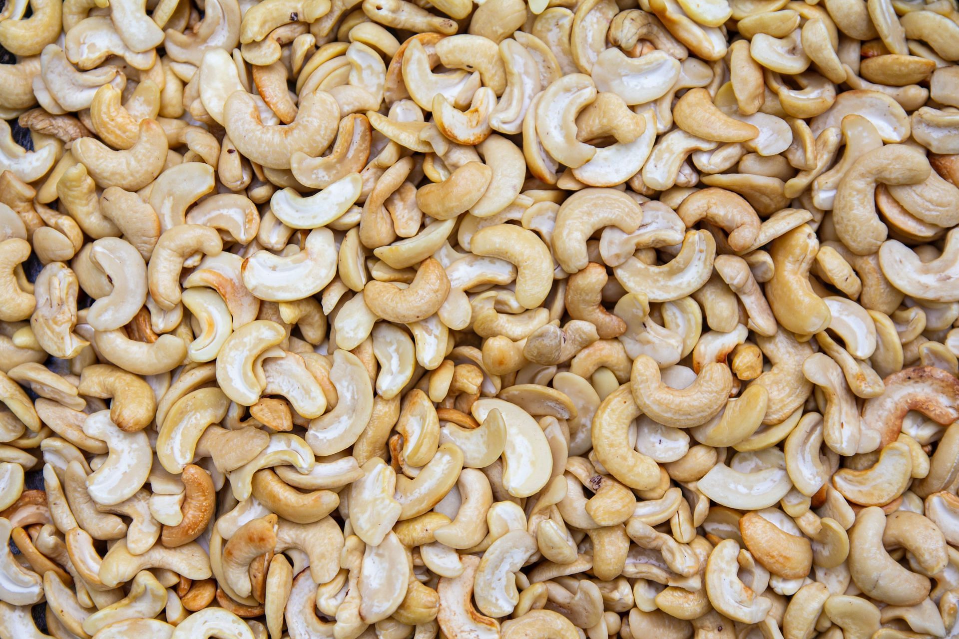 Cashews are included in vegan and vegetarian diet. (Image via Pexels/Nikita Belokhonov)