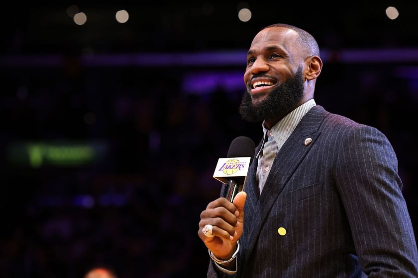 LeBron James furious with referee's penalty decision favoring Kansas ...