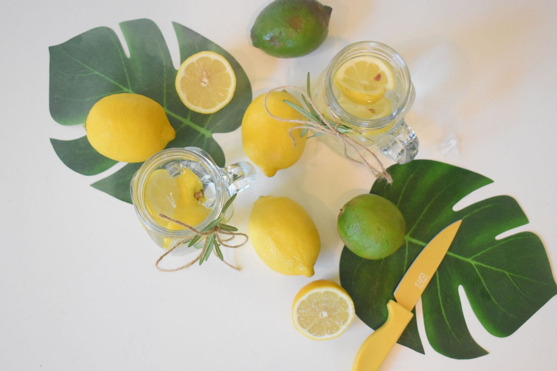 Lemons can help you with fat loss. (Image via Unsplash/Mariah Hewines)
