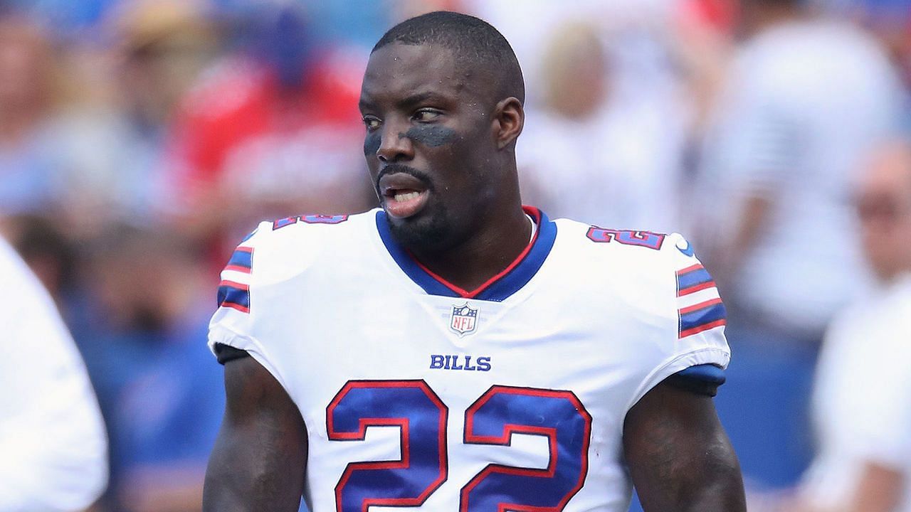 Buffalo Bills' Vontae Davis announces retirement during halftime