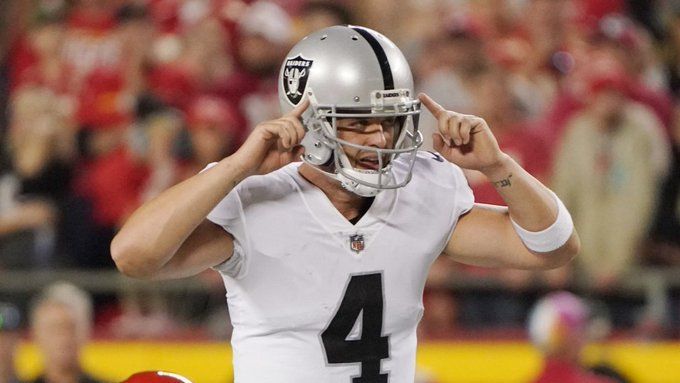 Derek Carr Gets a Big Extension - Beckett Pricing Insider