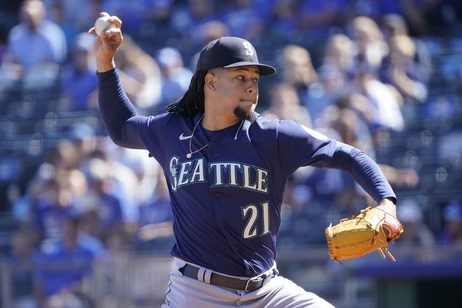 Luis Castillo Blanks Pirates While Mariners' Bats Handle Business in 5-0  Win 