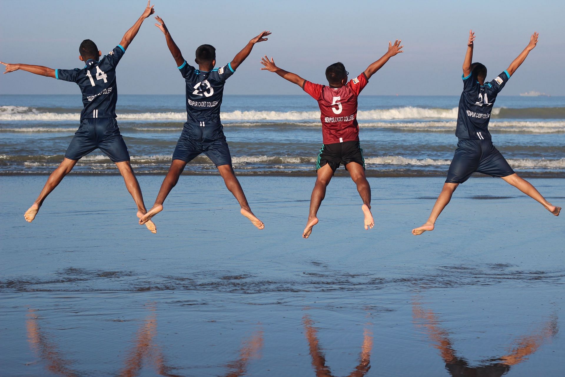 A group of boys jumping (Image via Pexels/Mahmudul Hasan Rifat)