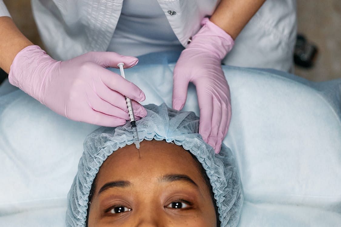 Botox for Migraines: A Promising Treatment Option (Image via Pexels/Cottonbro studio)