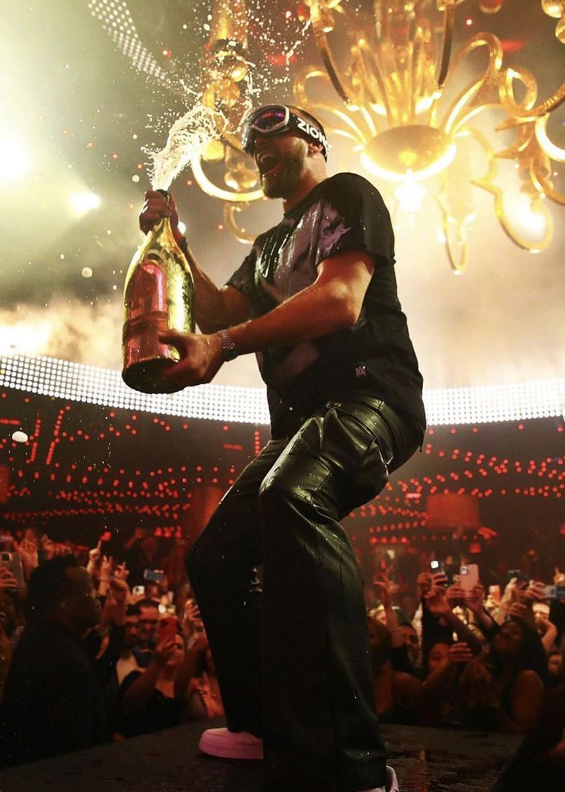 Travis Kelce is drenched in some champagne. Source: @xslasvegas and @wynnlasvegas (IG)