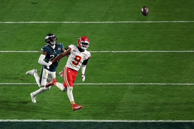 Juju Smith-Schuster hilariously trolls Eagles' James Bradberry over controversial Super Bowl holding call on Valentine's day
