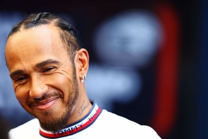 "Who’s losing their job this time?": Lewis Hamilton thirst trap strikes again as F1 fans speculate next victim