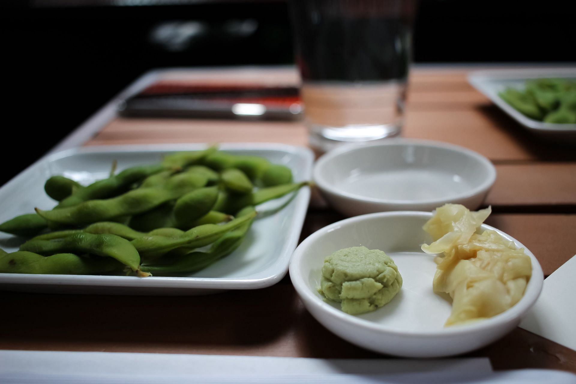 Nutrients in edamame and potential health benefits (Image via Unsplash/Crystal Jo)