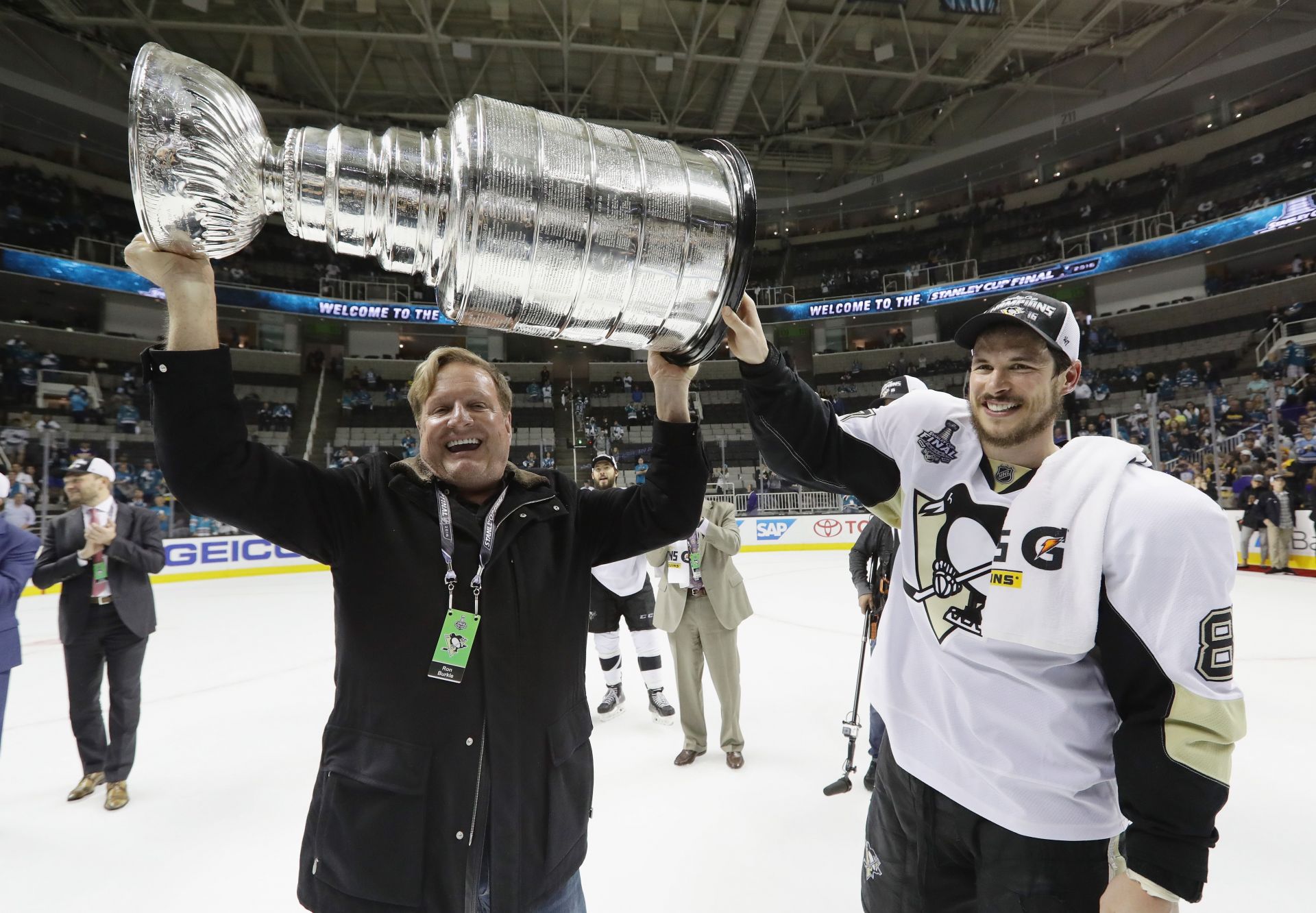 Sidney Crosby lifts the 2016 NHL Stanley Cup with Owner Ron Burkle (Photo by Bruce Bennett/Getty Images)