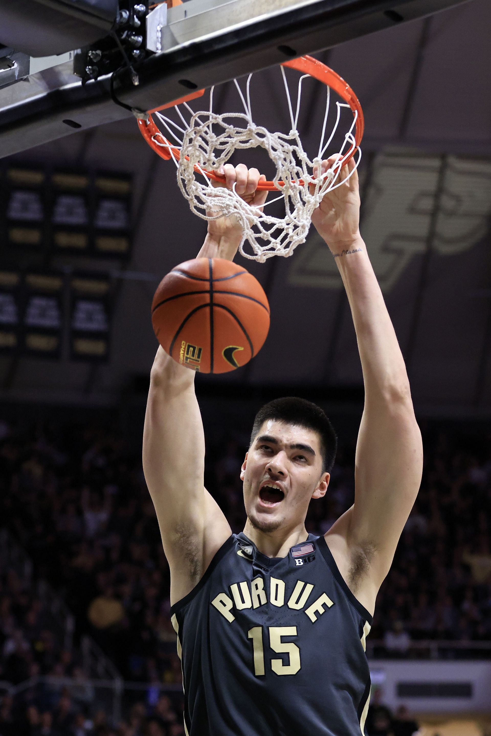 Zach Edey dunks versus Penn State