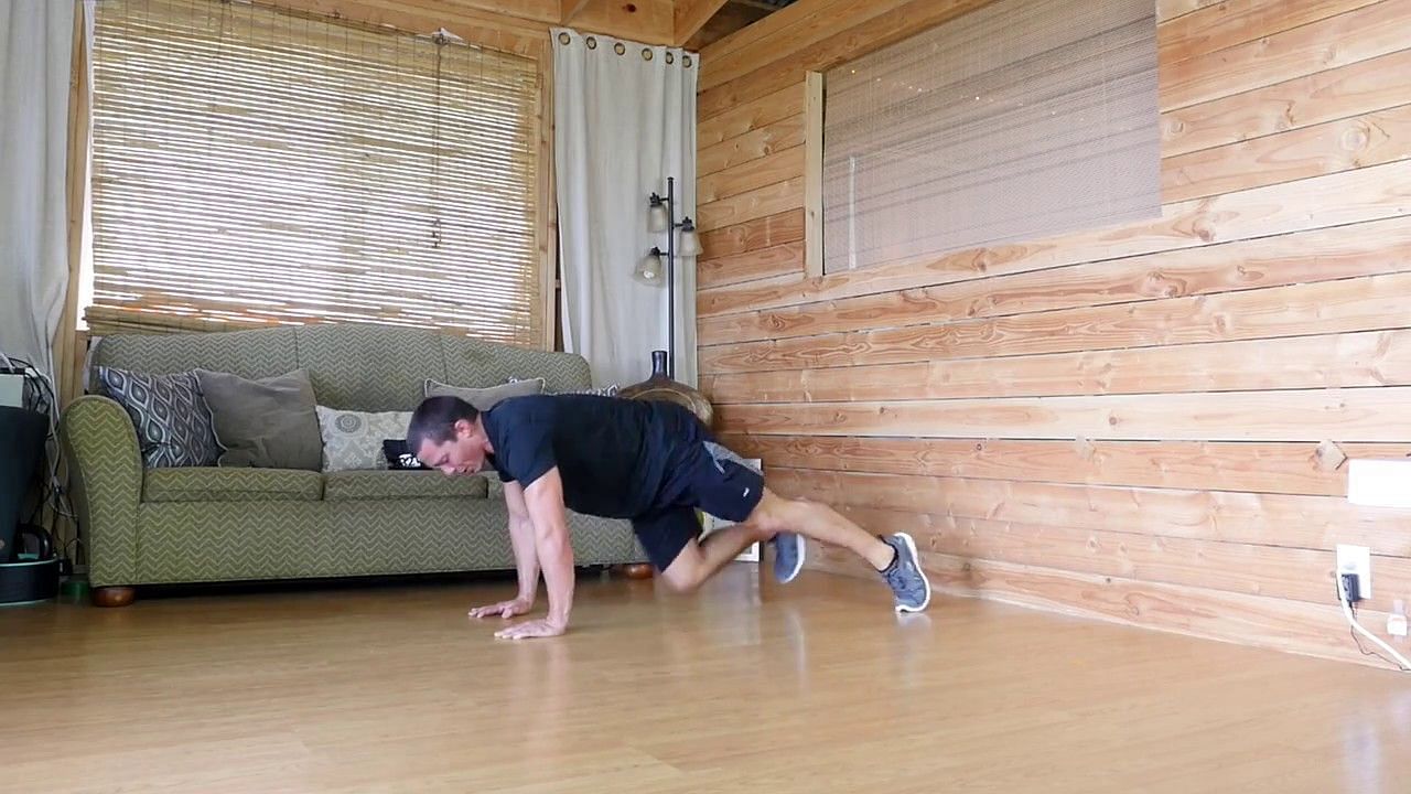 As this is a bodyweight move, it can easily be done at home as well as at the gym (Image via Flickr)