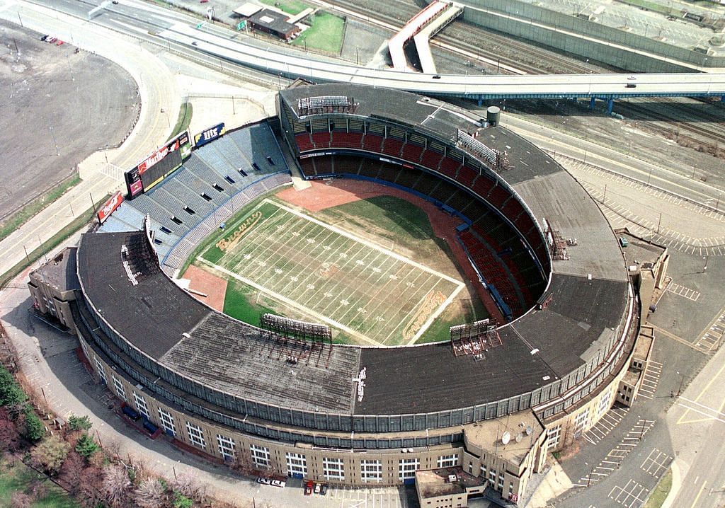 Art Modell announces the Cleveland Browns are moving to Baltimore in 1995 –  New York Daily News