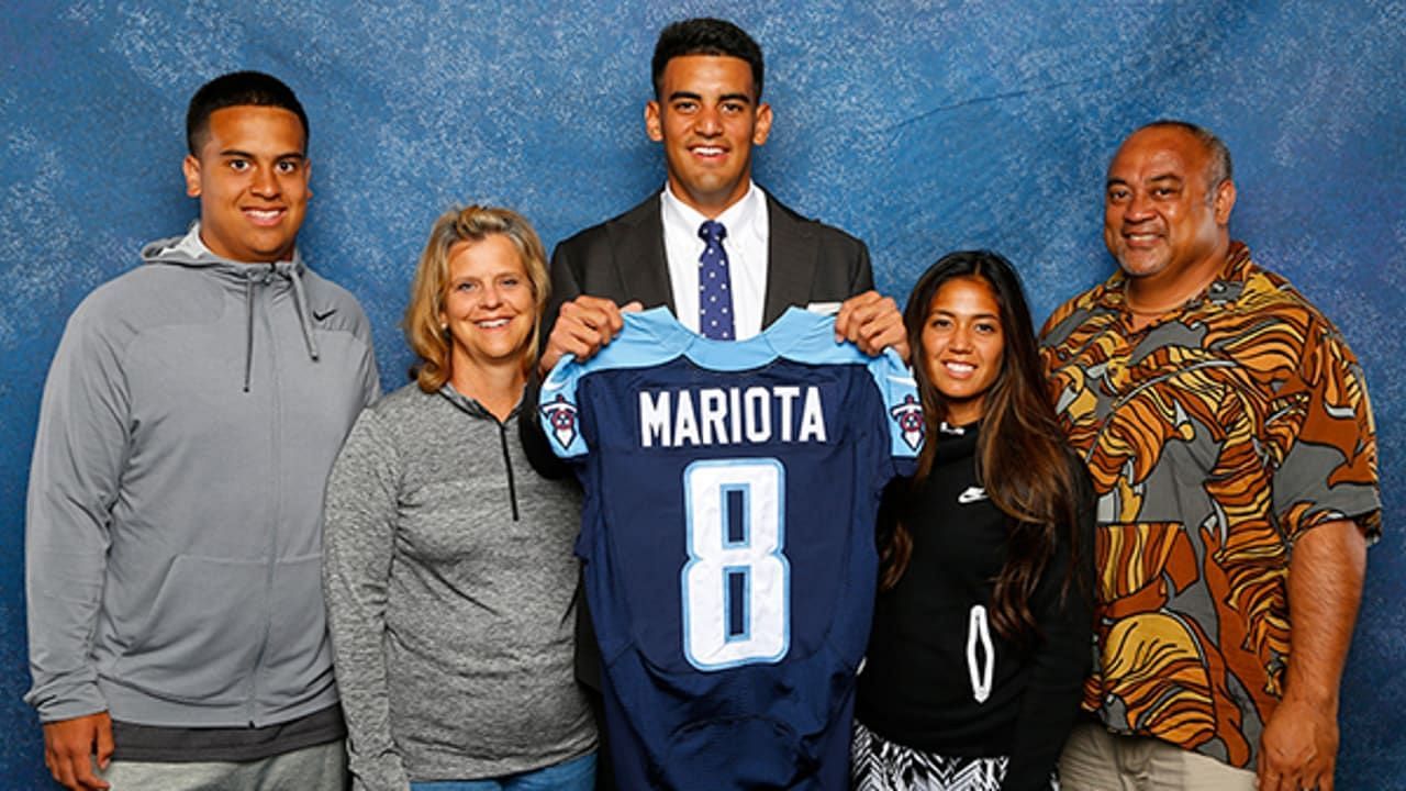 Former Tennessee Titans QB Marcus Mariota with his family
