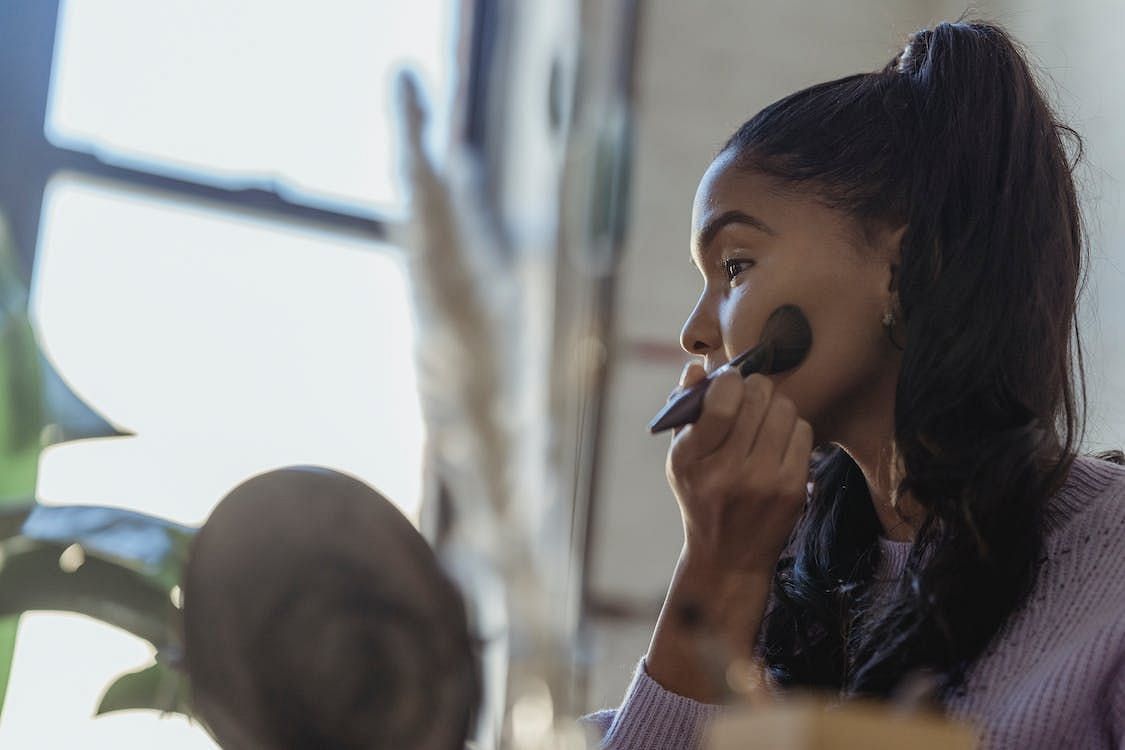 Cosmetics can be one of the causes of acne. (image via Pexels/George Milton)